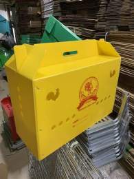 ảnh chụp màn hình thùng nhựa đựng gà đá