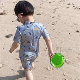 bé gái dịu dàng đáng yêu