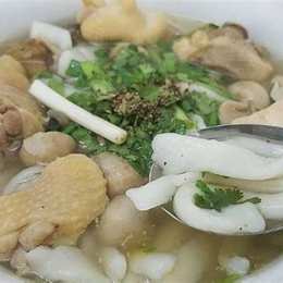 canh bánh đa nấu với lòng gà thơm ngon ngọt lành