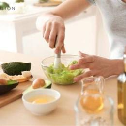chăm sóc da mặt bằng trứng gà