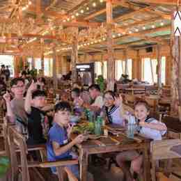 cô sinh gà nướng cơm lam đà lạt