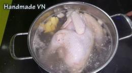 hướng dẫn sử dụng cách luộc gà ngon không nứt da