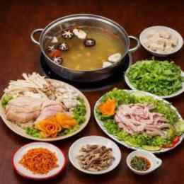 lẩu gà dạ dày heo